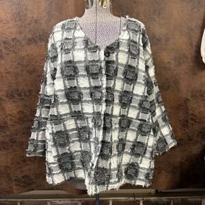 Grey and‎ white blazer with deep pockets in an oversized medium by Tchokola